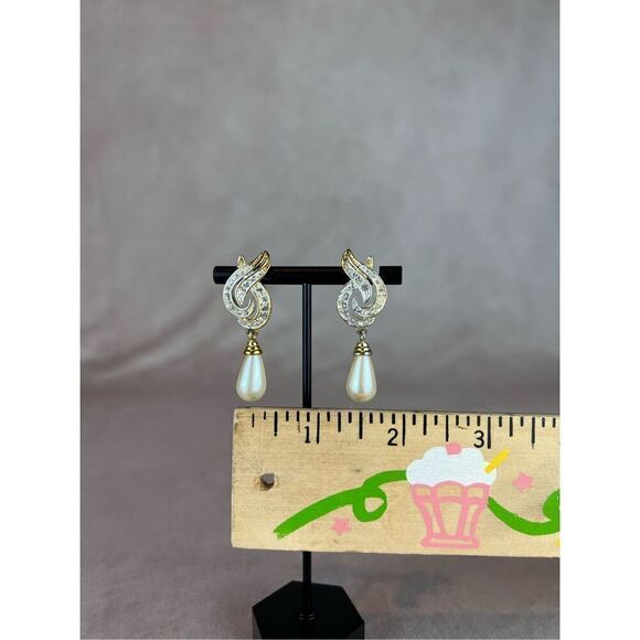 1980s Gold Tone Faux Pearl Earrings Marvella - Picture 7 of 8